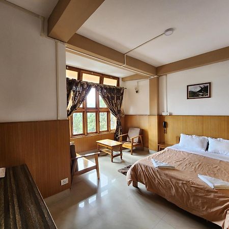 Hotel The Oak Tawang Bagian luar foto