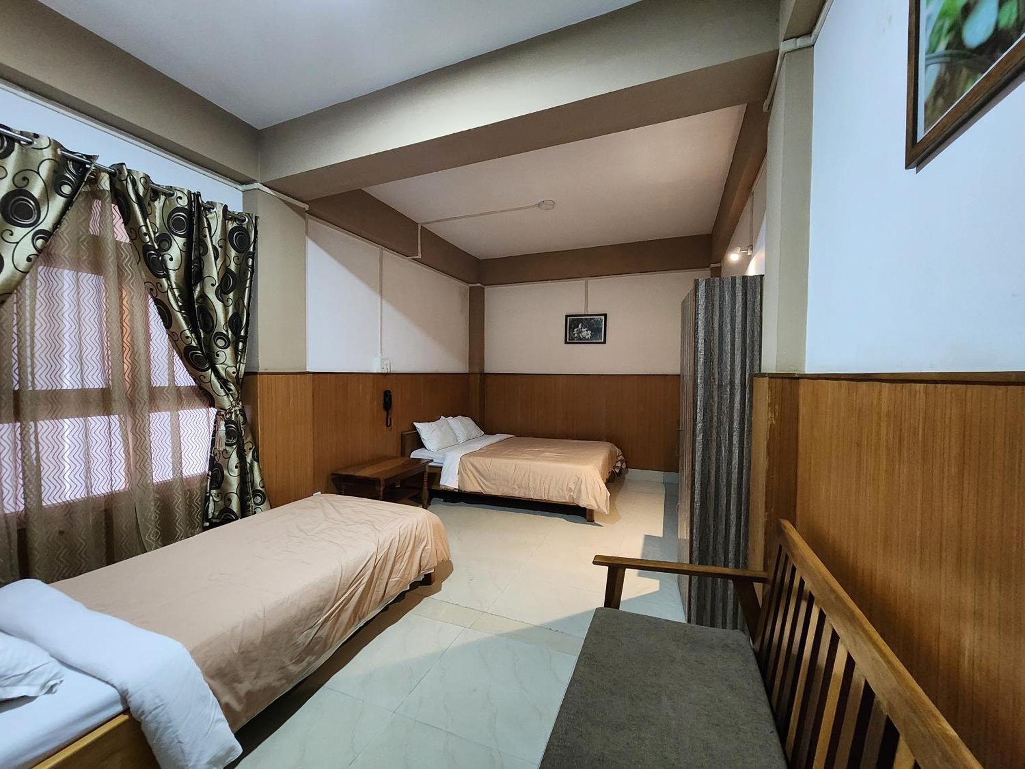 Hotel The Oak Tawang Bagian luar foto