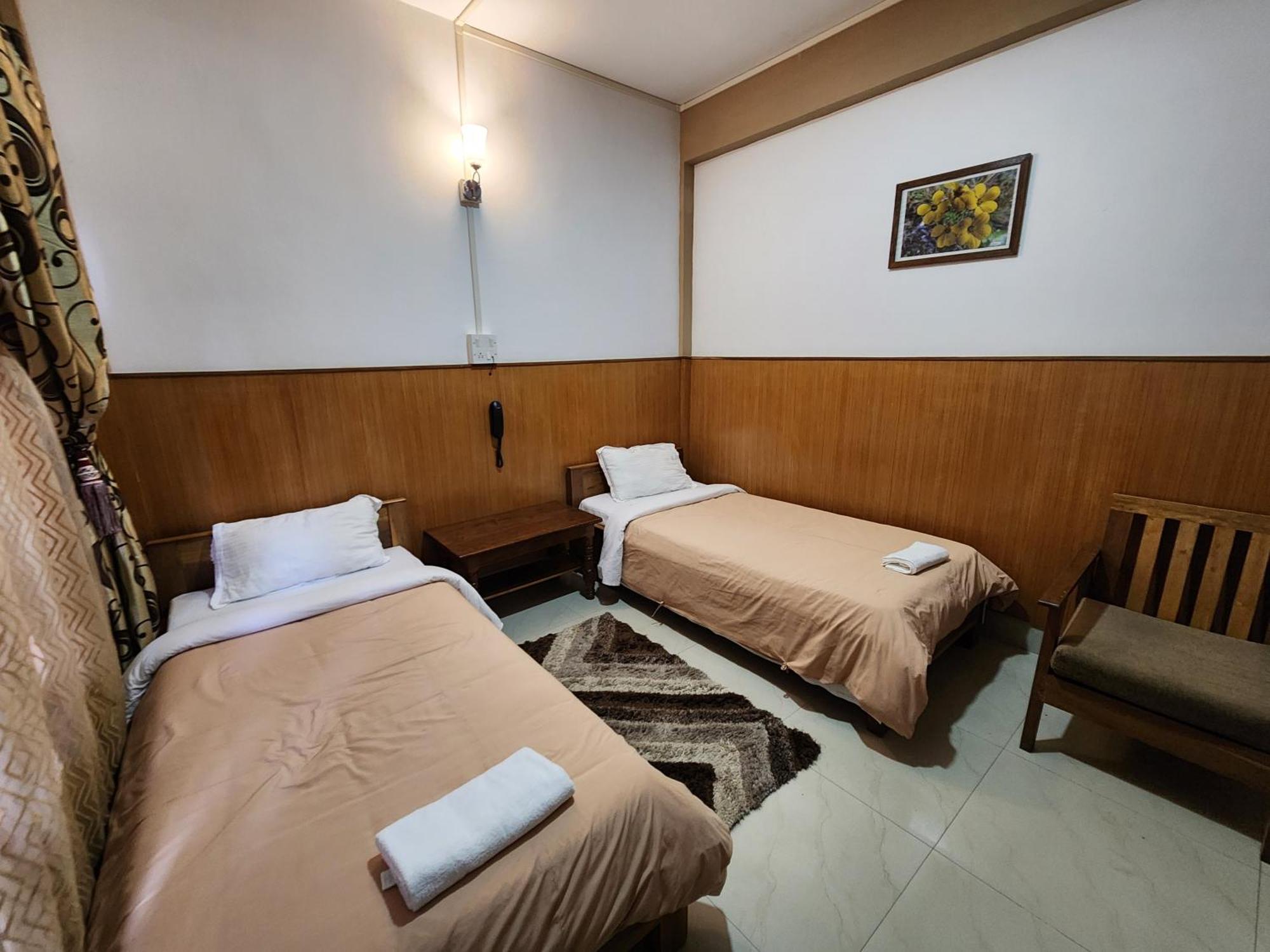 Hotel The Oak Tawang Bagian luar foto