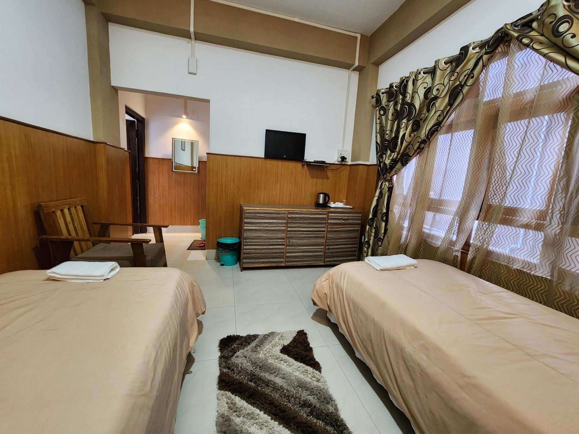 Hotel The Oak Tawang Bagian luar foto