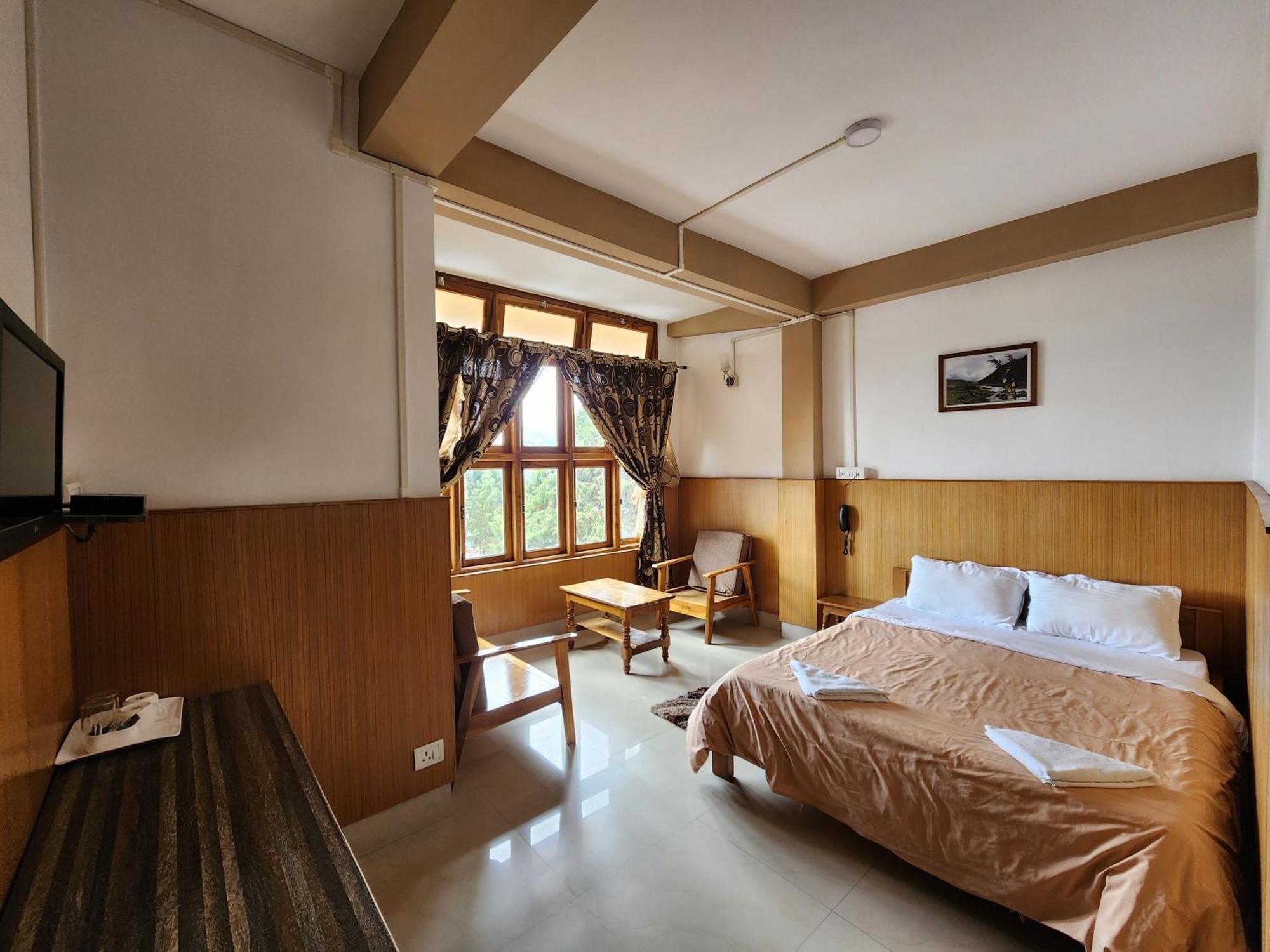 Hotel The Oak Tawang Bagian luar foto