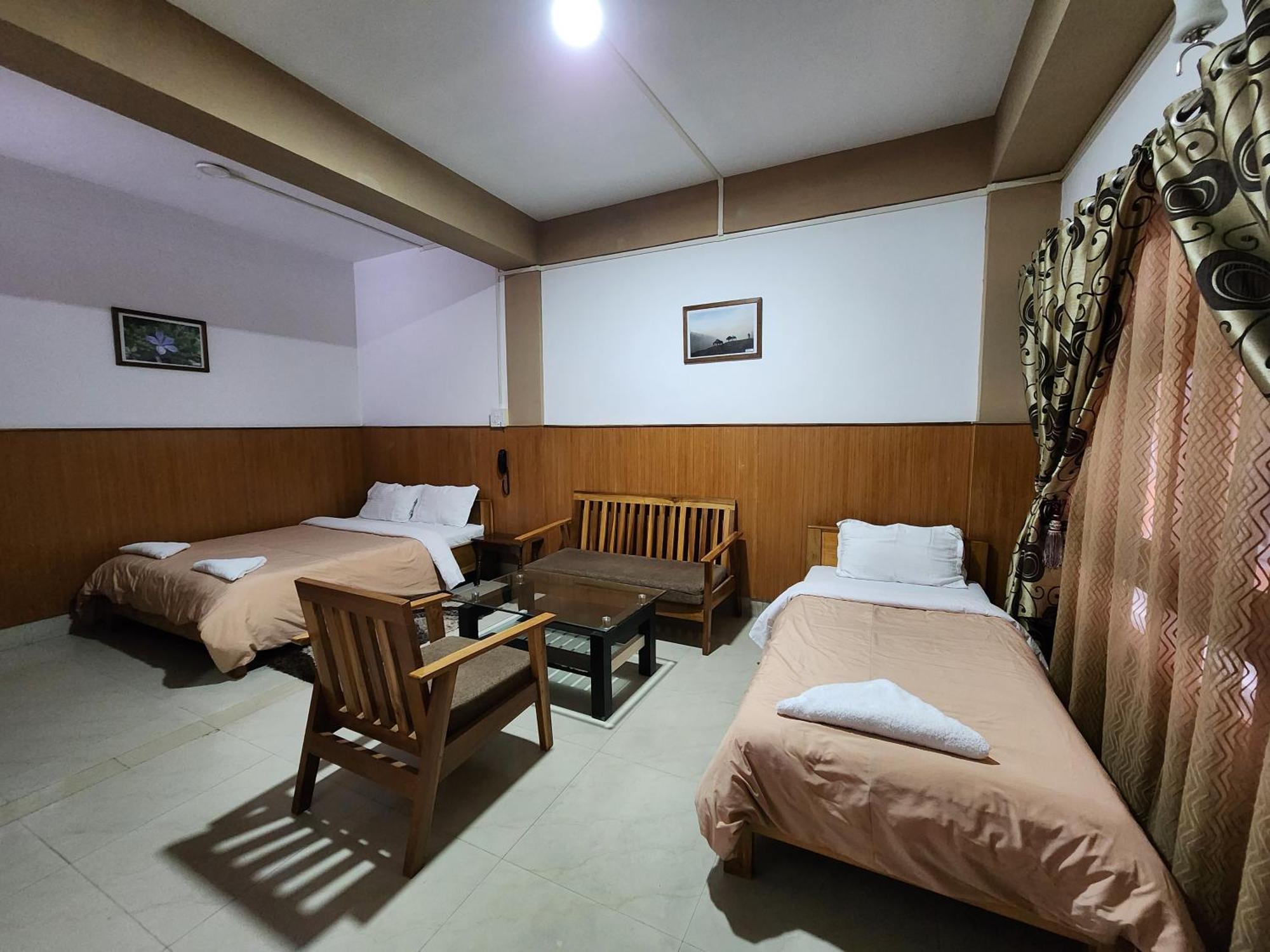 Hotel The Oak Tawang Bagian luar foto