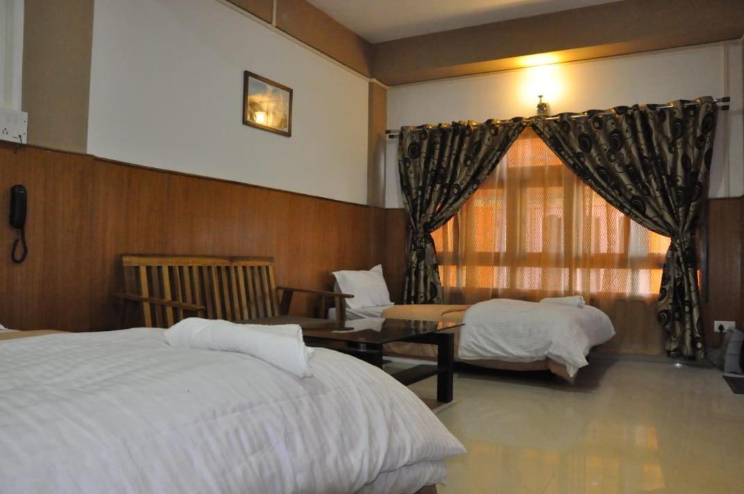 Hotel The Oak Tawang Bagian luar foto