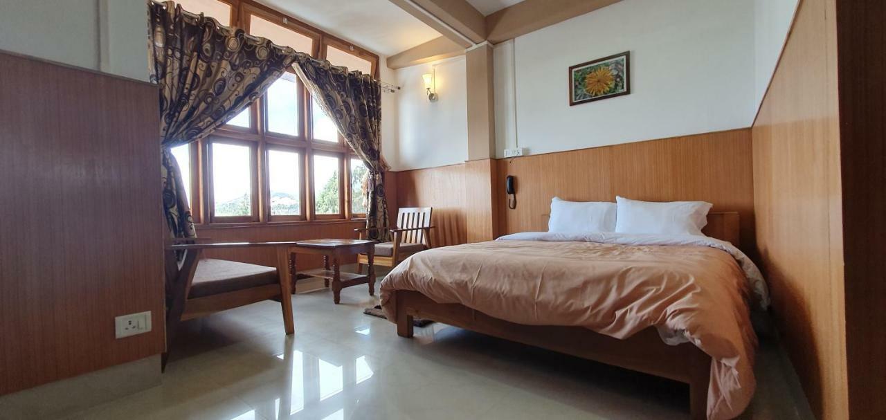 Hotel The Oak Tawang Ruang foto